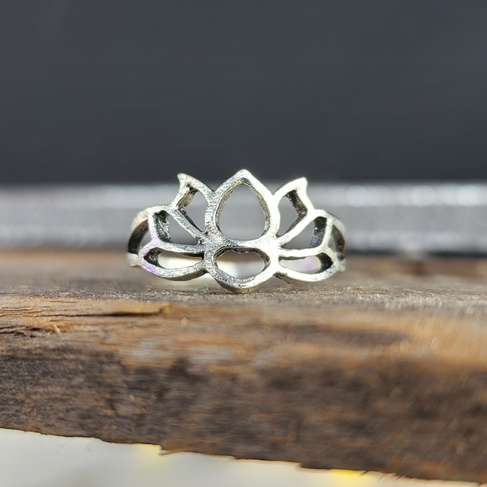 Silver Lotus Flower boho silver ring size 7.5 NWT